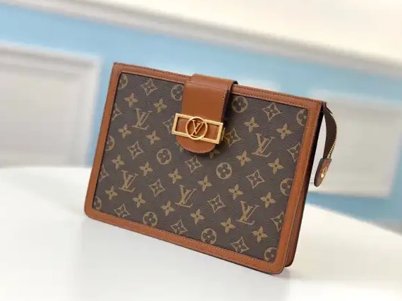 WIS CHANELUTCH VUITTON LOUIS 0525
